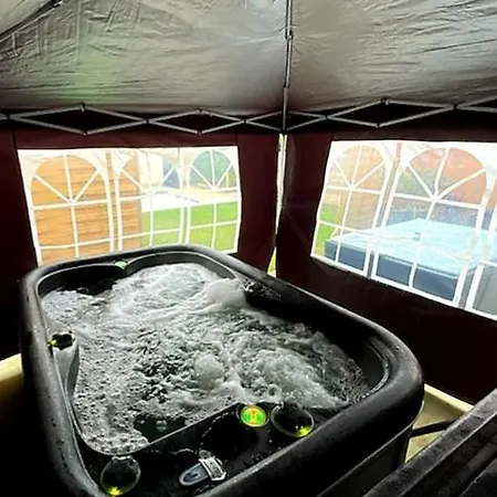 Prázdninový dům Maison Moderne Avec Piscine & Jacuzzi Prives *
