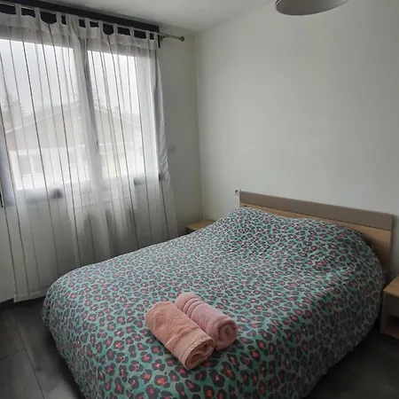 Prázdninový dům Maison Moderne Avec Piscine & Jacuzzi Prives *