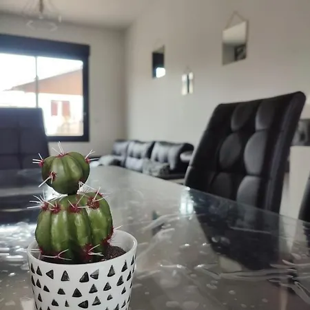 Prázdninový dům Maison Moderne Avec Piscine & Jacuzzi Prives
