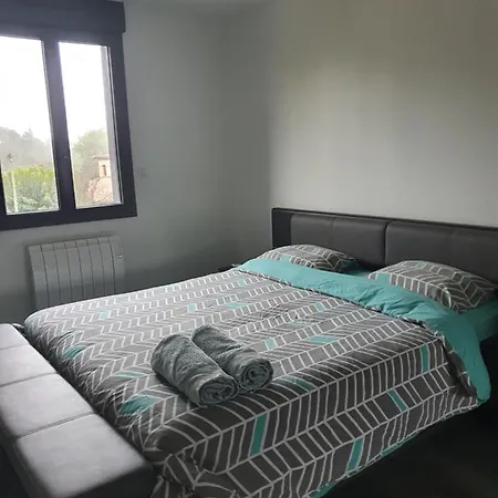 Prázdninový dům Maison Moderne Avec Piscine & Jacuzzi Prives